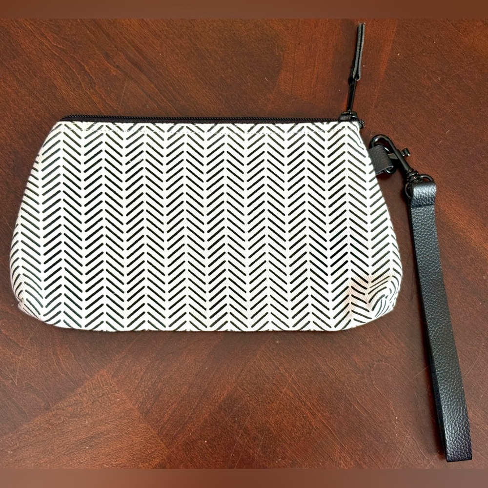 Sephora + NOMI, Chevron Clutch Wristlet Cosmetic Bag, Black and White - Picture 2 of 5